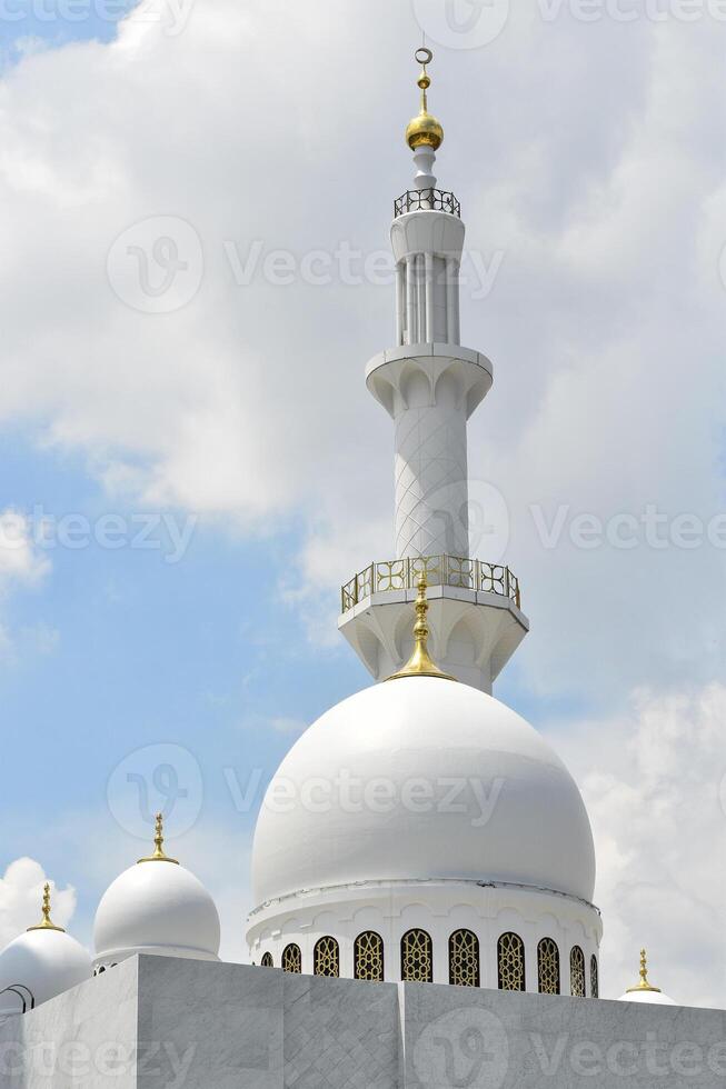 The white dome with one tall minaret in the background photo