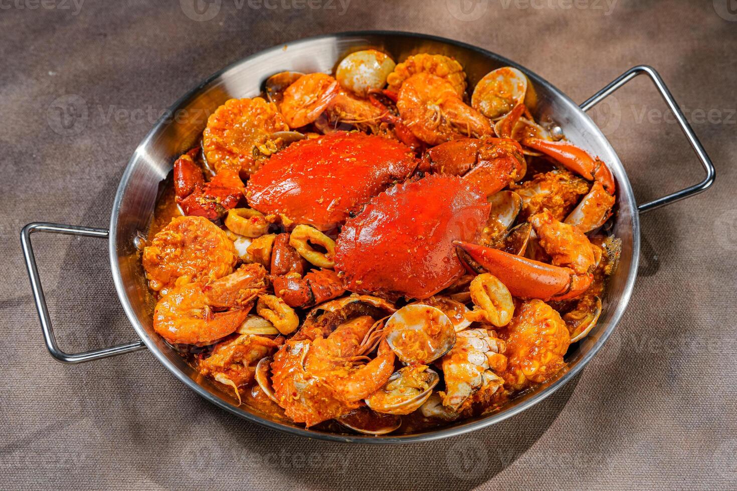 Crab with padang chilli sauce or Kepiting Saus Padang photo