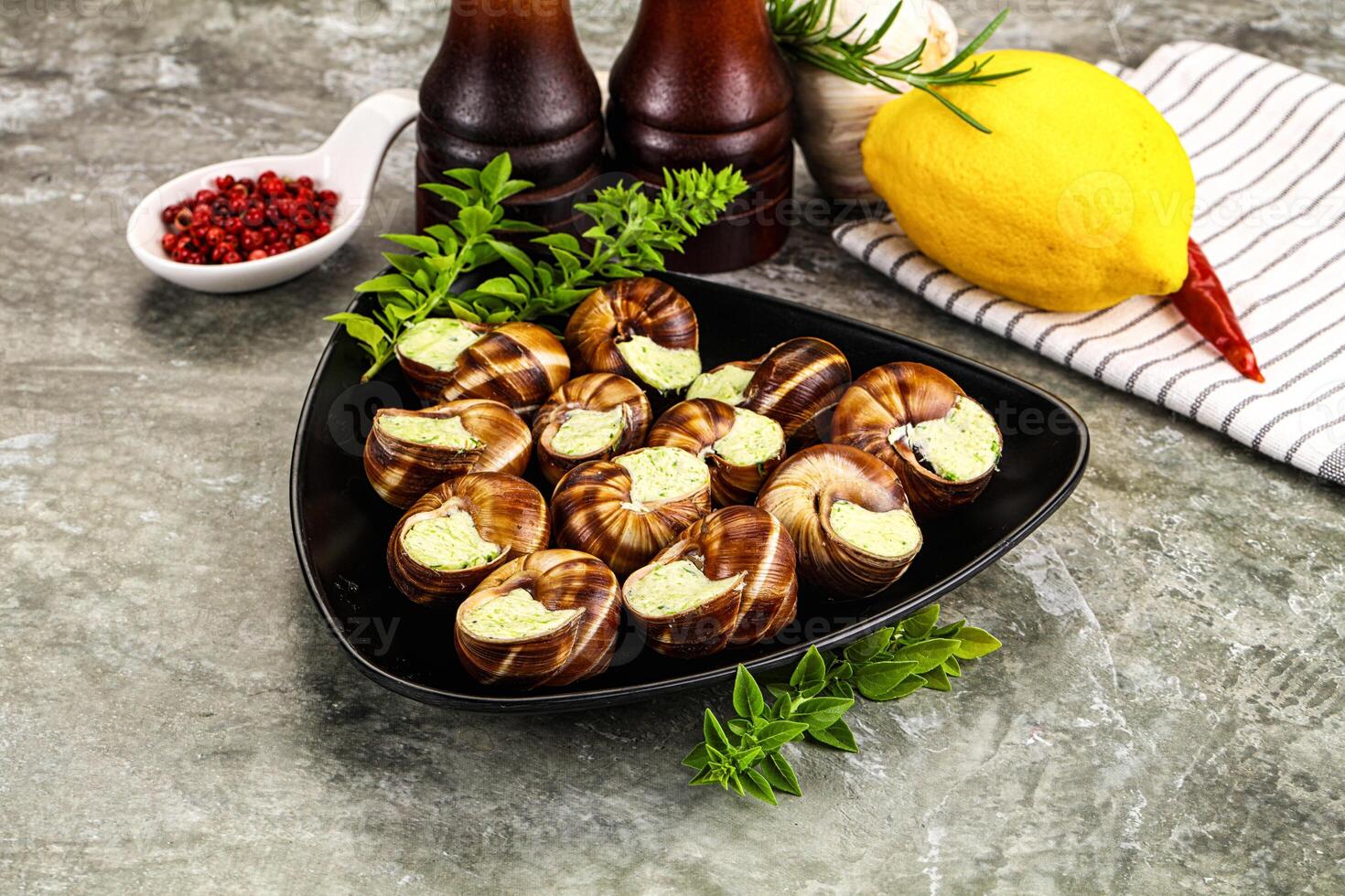 Fresnch escargort with basil butter photo