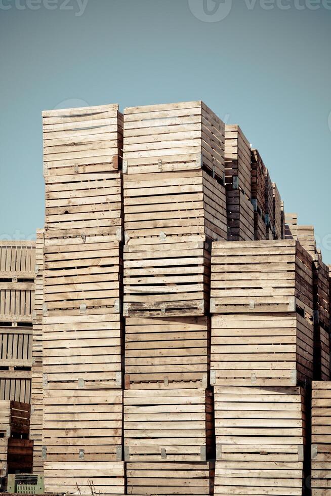 Crates vertical stacks photo