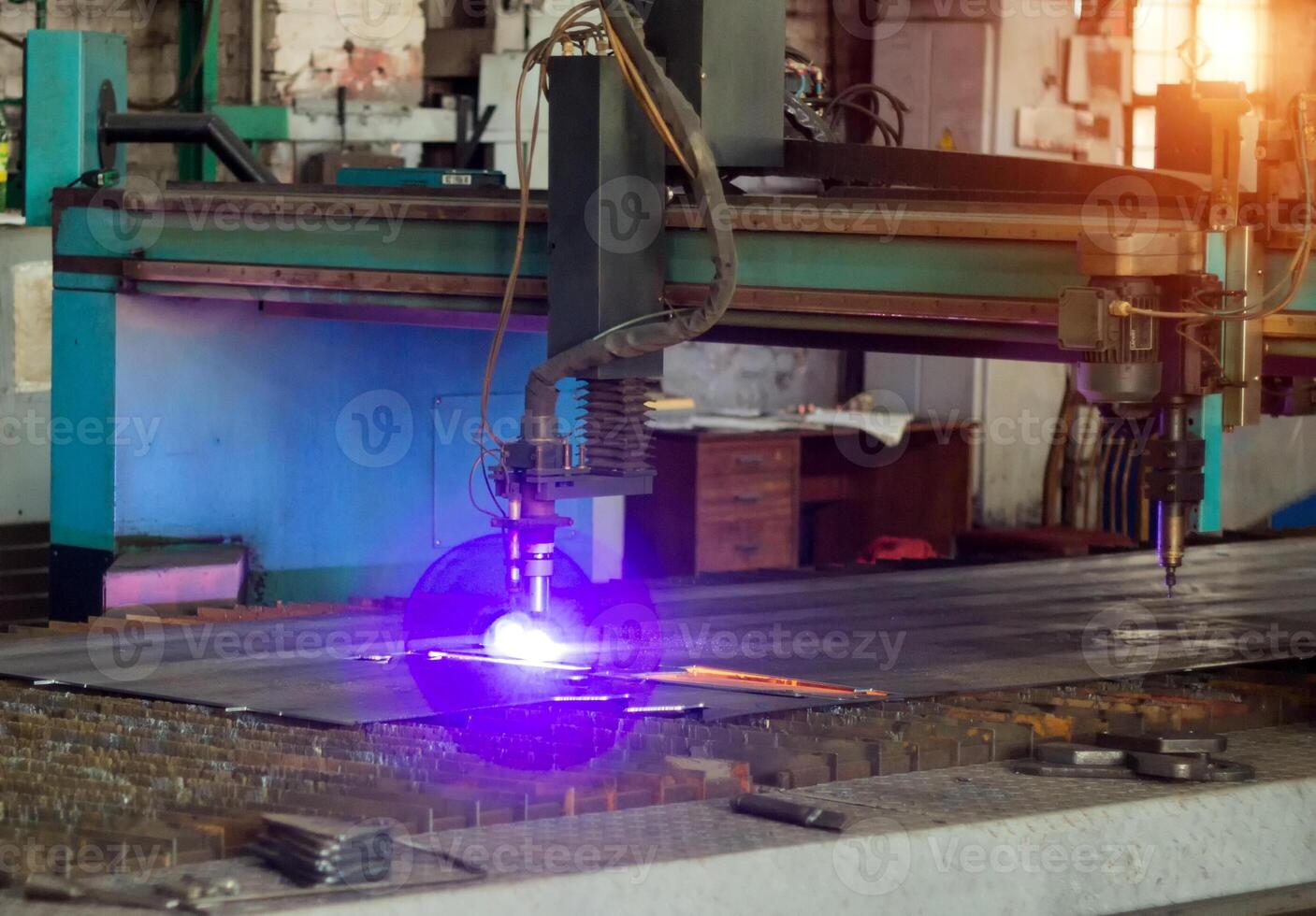 Machine for modern automatic plasma laser cutting of metals, plasma cutting with laser and laser, mechanical photo
