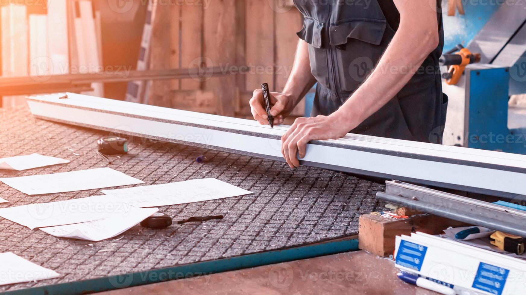 Production windows pvc, a man writes on the plastic profile dimensions, close-up, pvc, write a marker, arm photo
