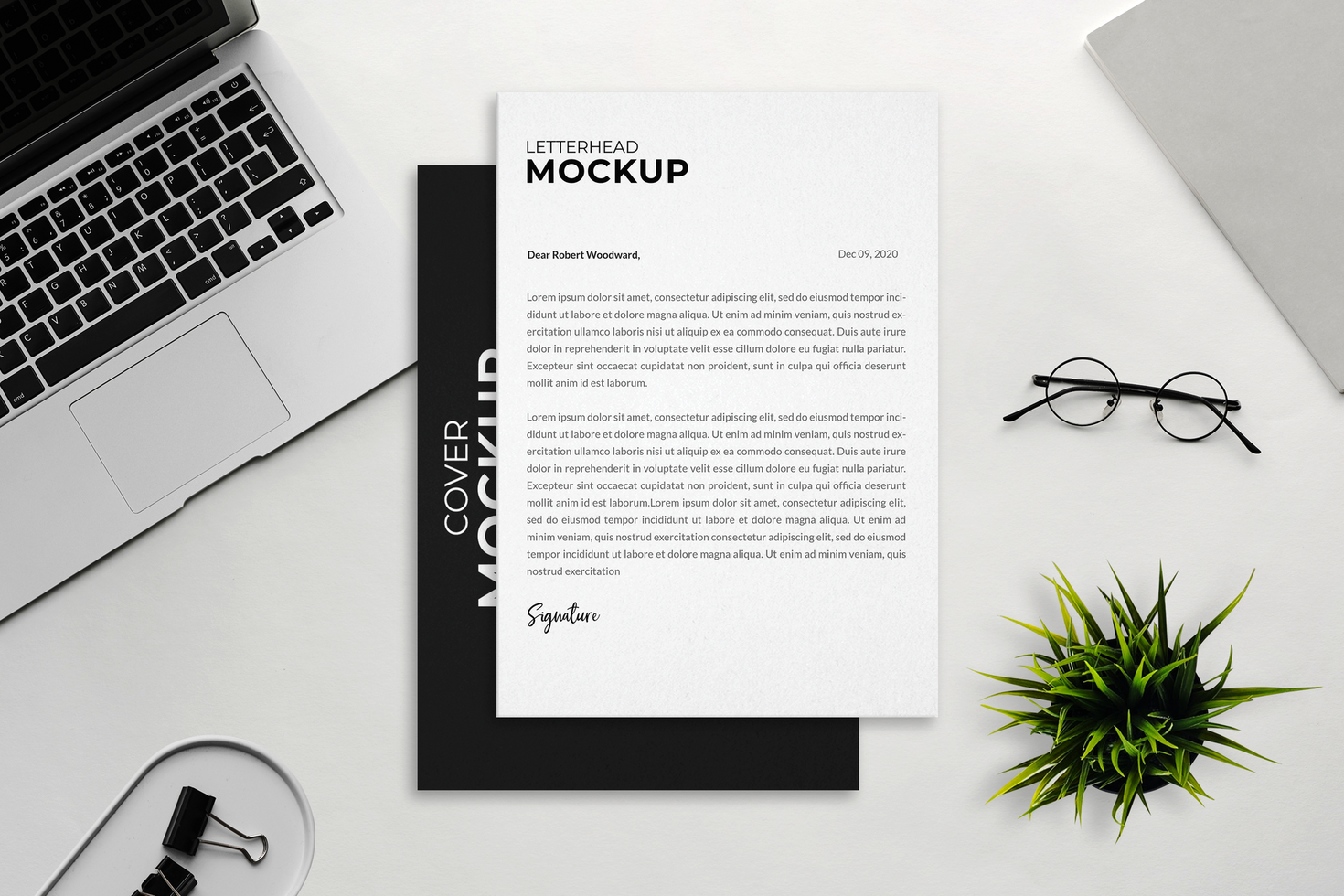 Modern letterhead mockup with a laptop, a plant and glasses psd