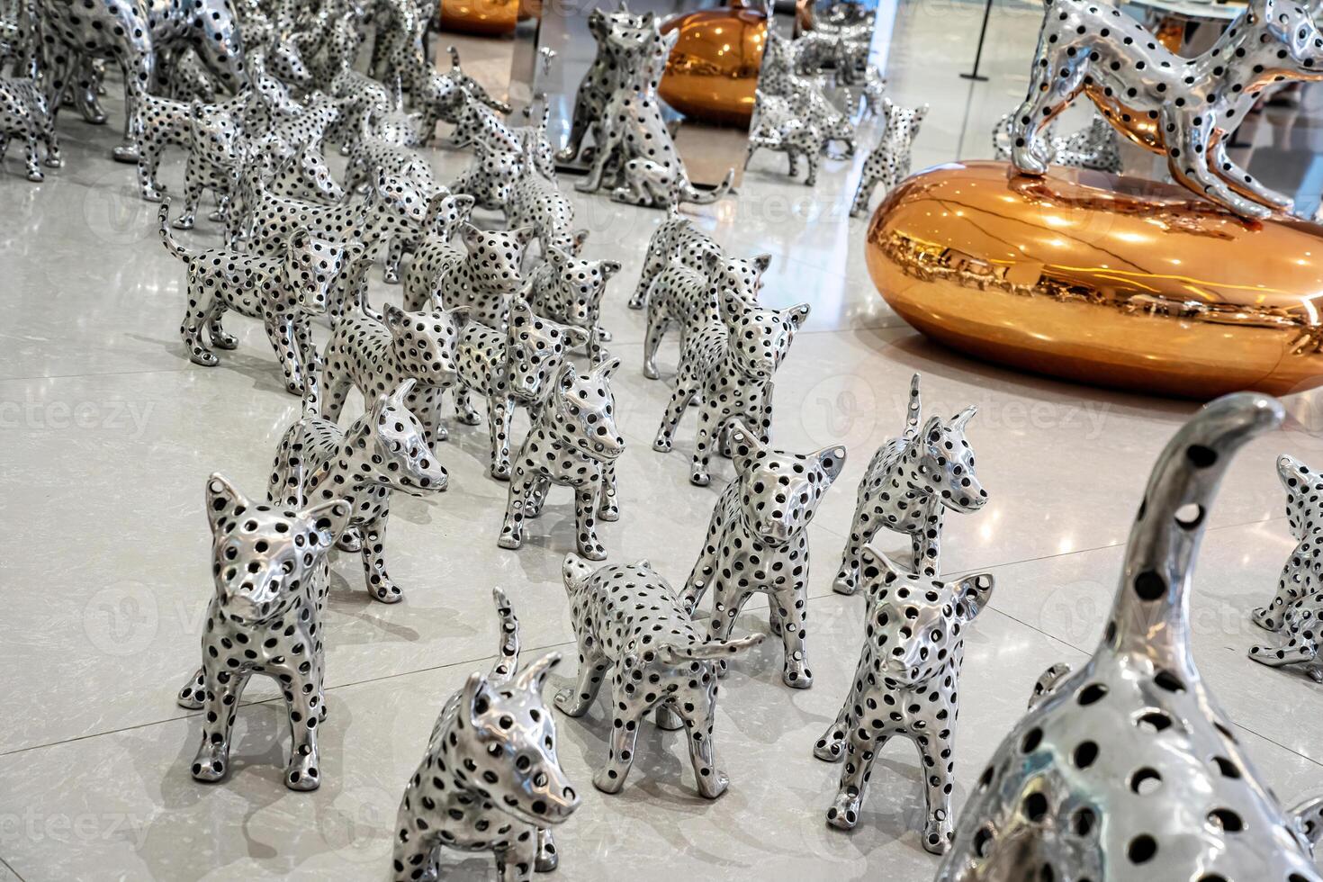 Metal dogs are home decoration items according to each person's lifestyle. photo