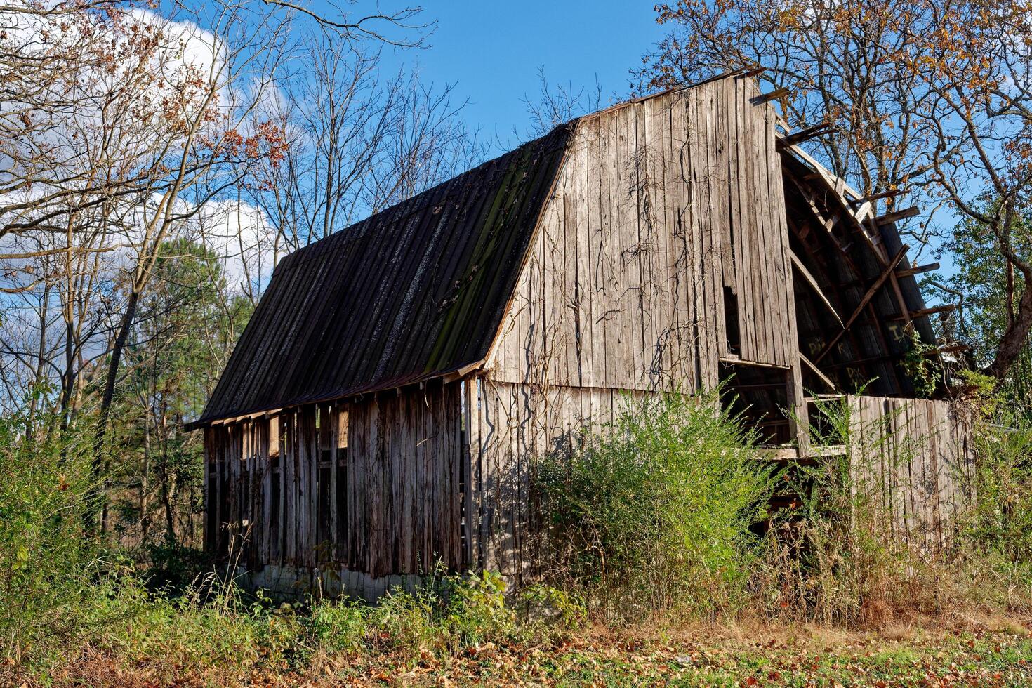 Abandoned barn in ruins photo