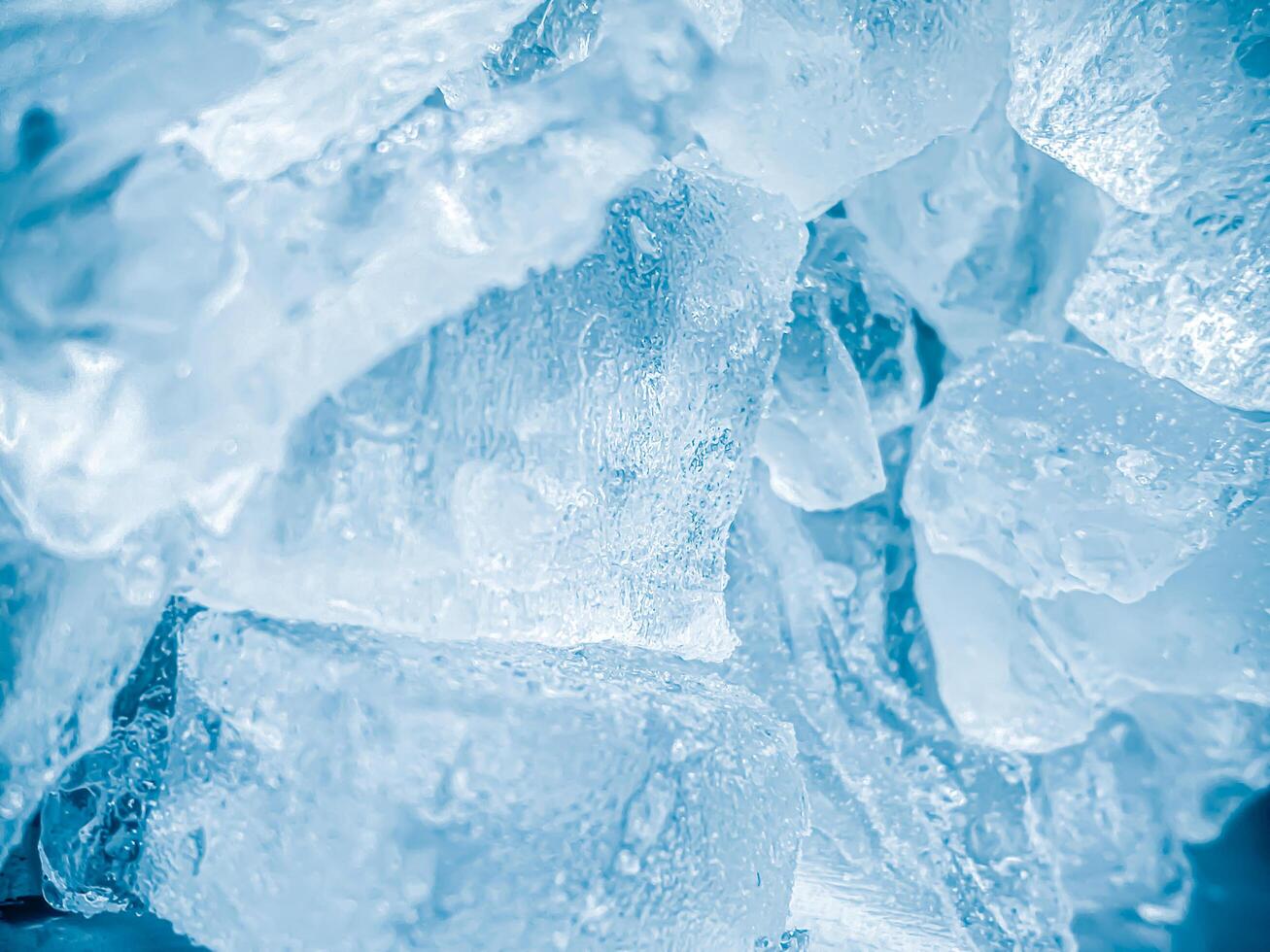 icecubes background,icecubes texture,icecubes wallpaper,ice helps to feel refreshed and cool water from the icecubes helps the water refresh your life and feel good.ice drinks for refreshment business photo