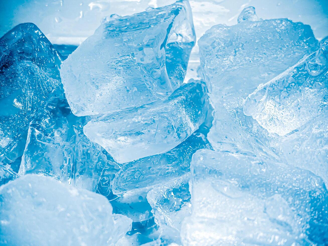 icecubes background,icecubes texture,icecubes wallpaper,ice helps to feel refreshed and cool water from the icecubes helps the water refresh your life and feel good.ice drinks for refreshment business photo