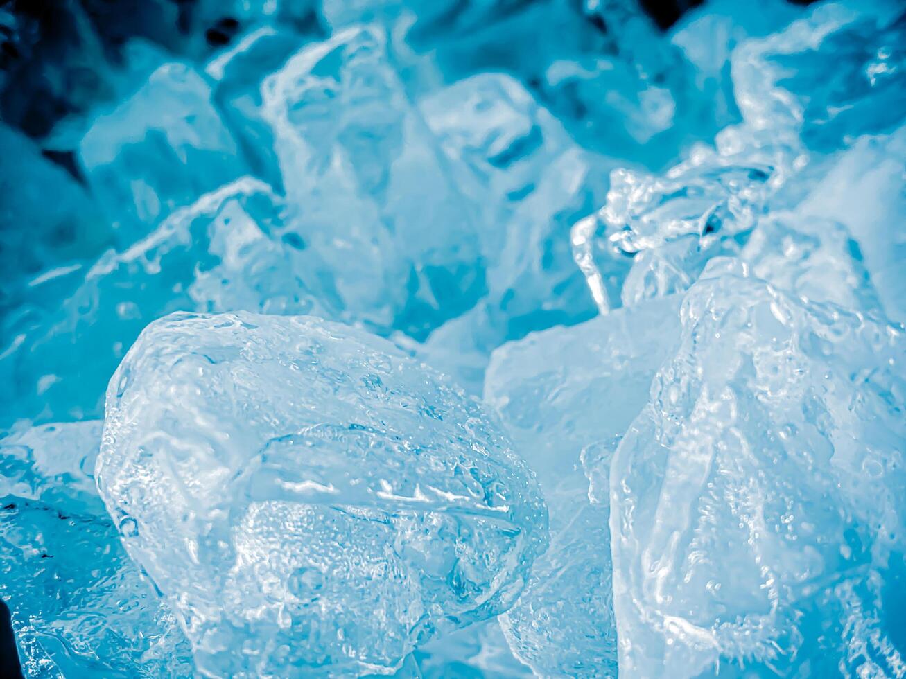 icecubes background,icecubes texture,icecubes wallpaper,ice helps to feel refreshed and cool water from the icecubes helps the water refresh your life and feel good.ice drinks for refreshment business photo