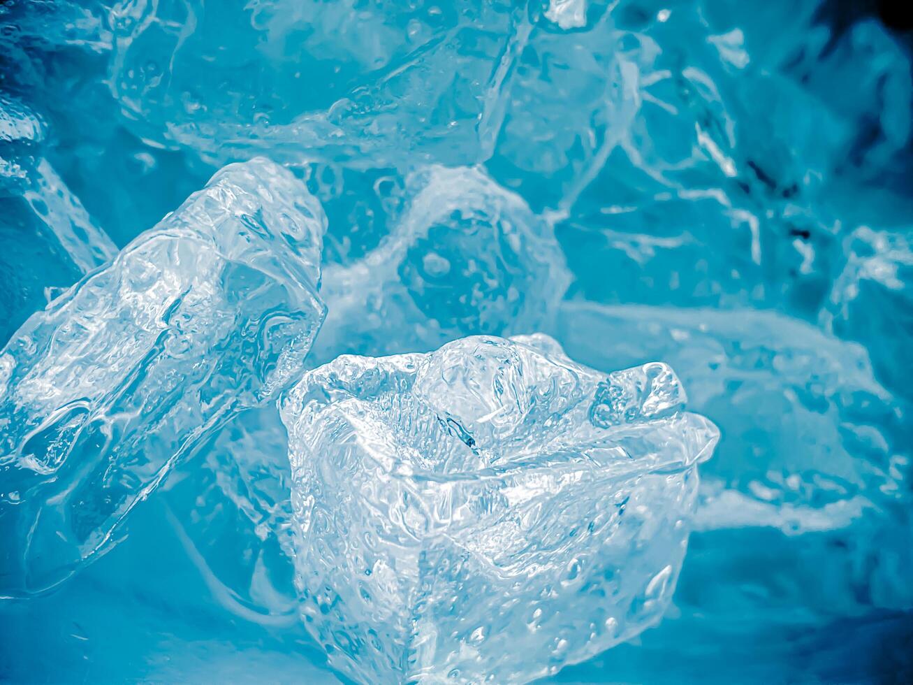 icecubes background,icecubes texture,icecubes wallpaper,ice helps to feel refreshed and cool water from the icecubes helps the water refresh your life and feel good.ice drinks for refreshment business photo