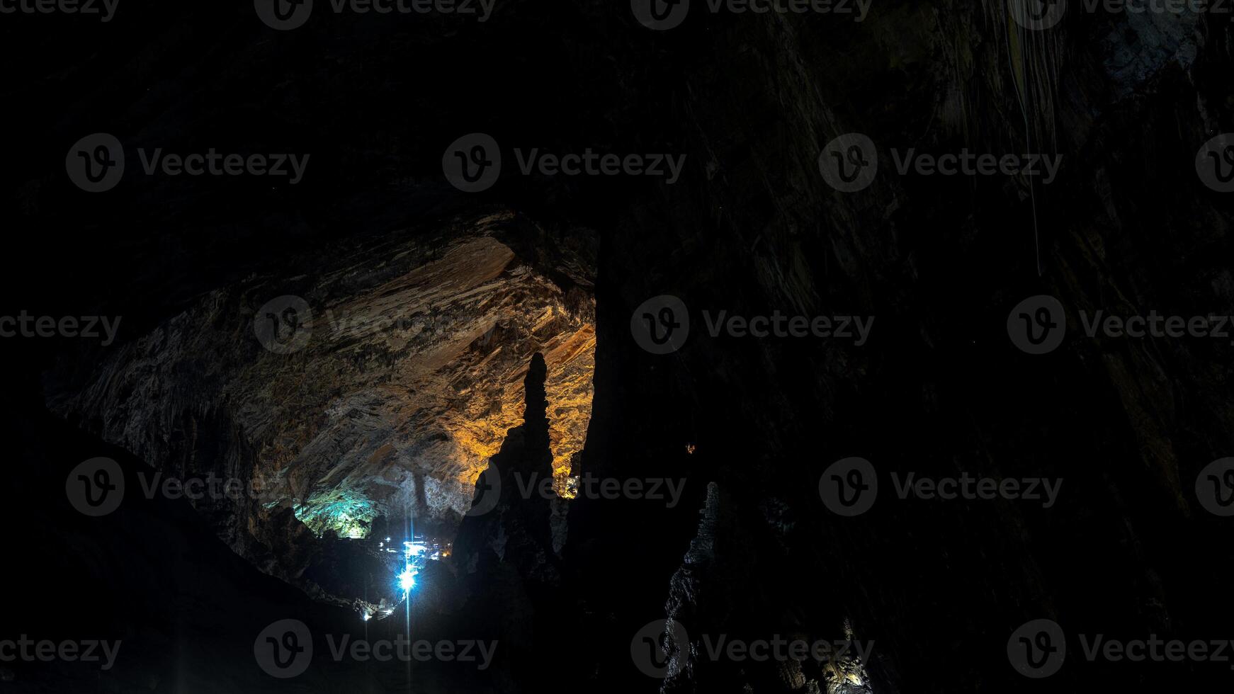 Exploring the stunning caves of Cacahuamilpa National Park in Mexico photo