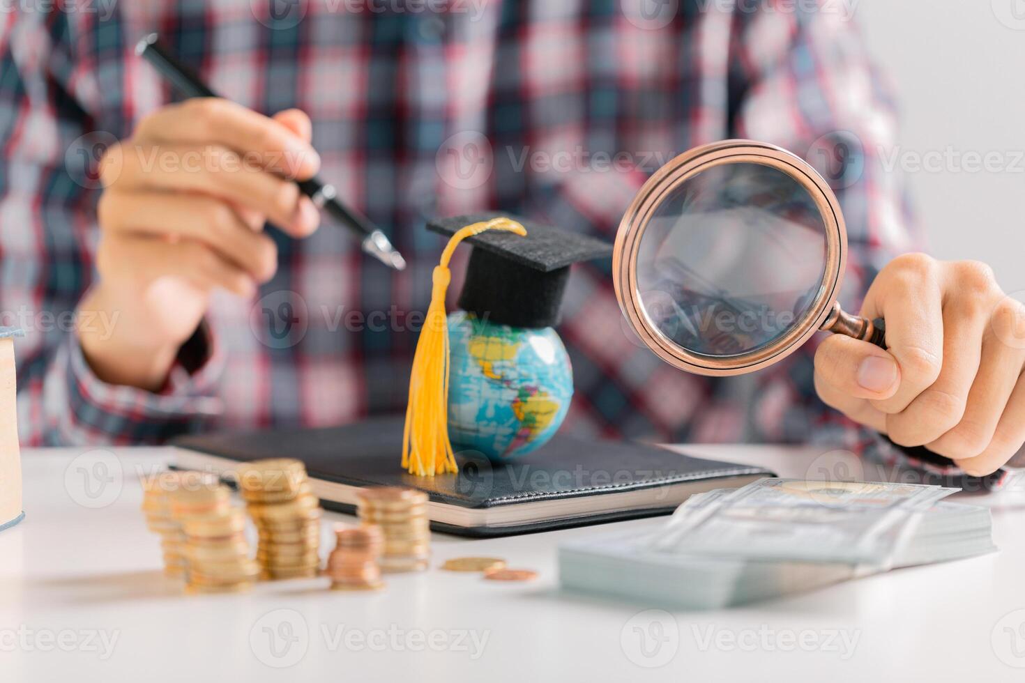 Studying abroad offers an international education that enhances cognition, allowing students to explore the globe and gain a global perspective on business and school. analysis, awareness, teaching photo