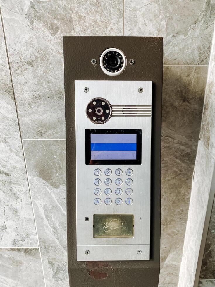Introducing an innovative doorbell with a HD camera and interactive screen, allowing users to see whos at the door, enhancing security and convenience for modern living photo