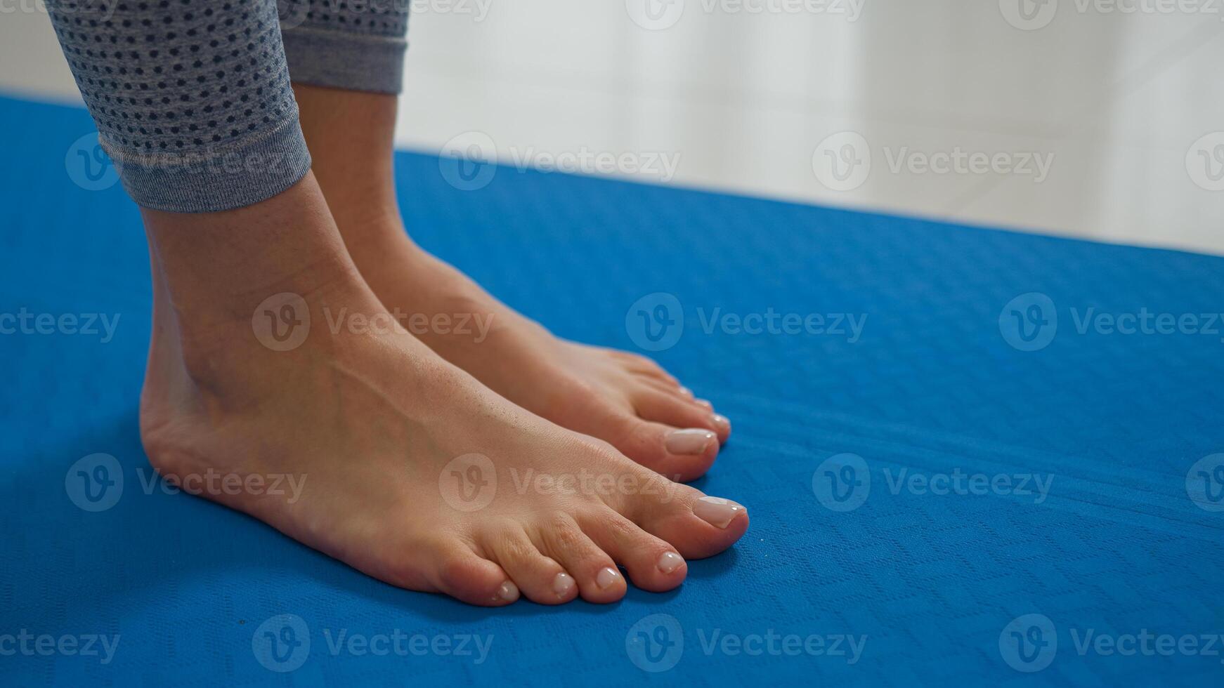 Close up female legs feet stand on gymnastic mat yoga class gym barefoot woman preparing start morning workout exercise fitness training at home female girl trainer sportswoman sport healthy lifestyle photo