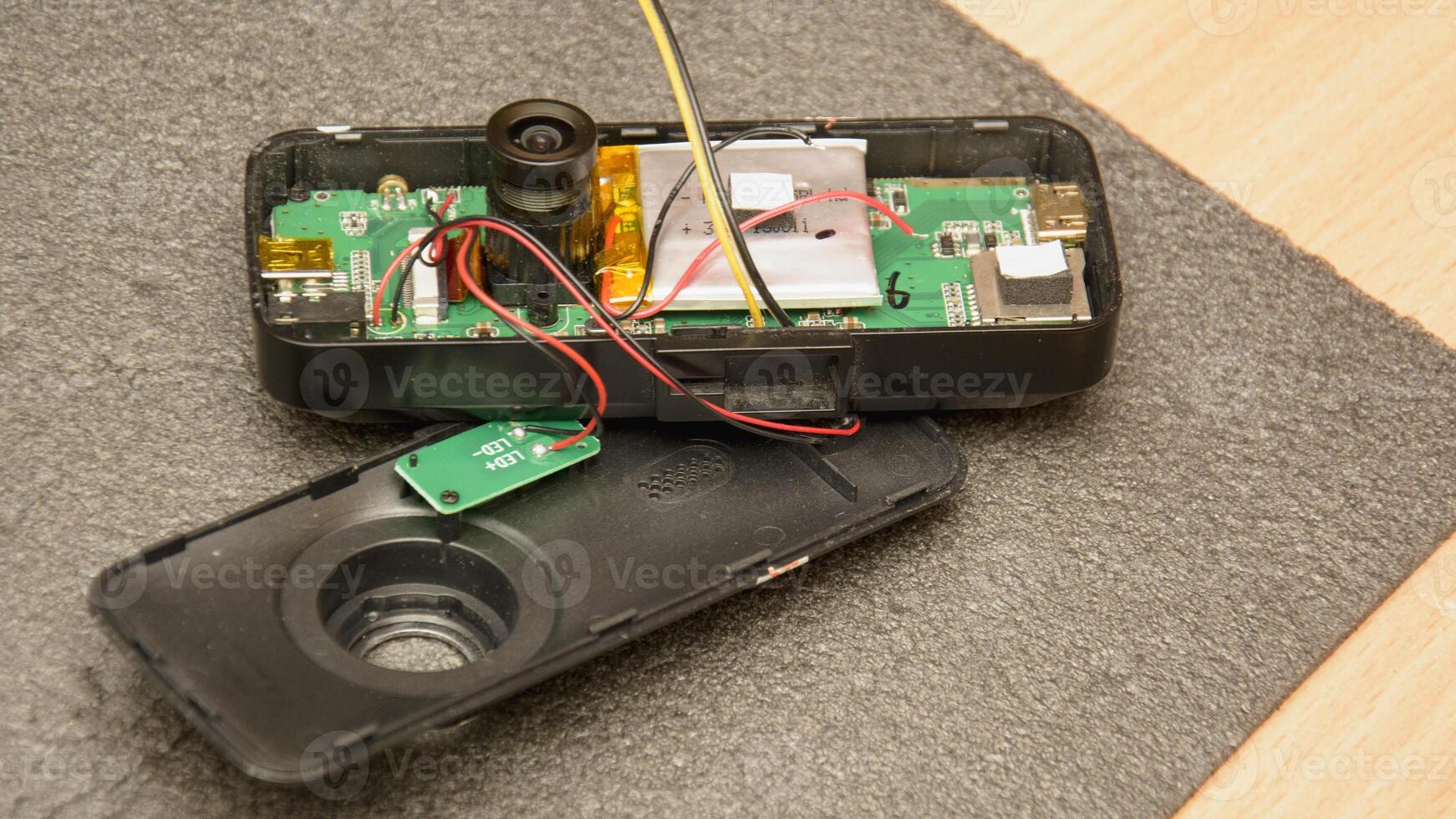 A small electronic device with wires and a battery photo