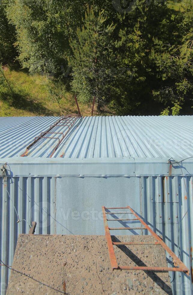 A frightening view from a rusty roof photo
