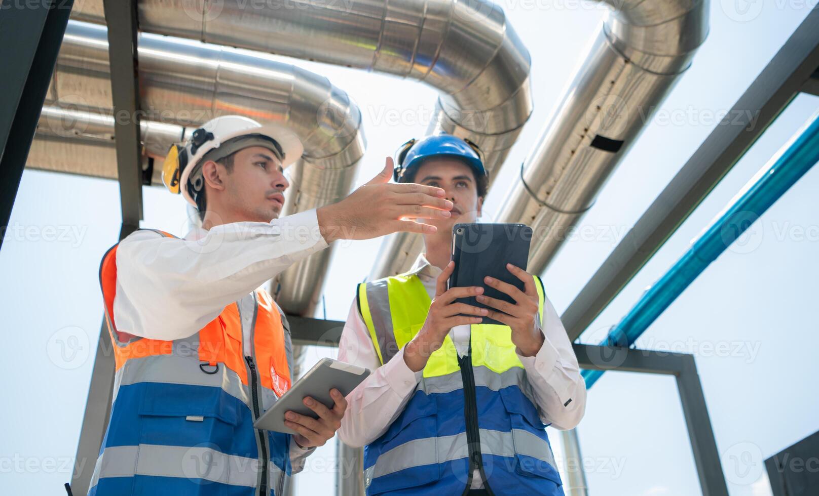 Engineers and technicians Inspect the completed air conditioning and water systems to continue verifying their functionality. photo