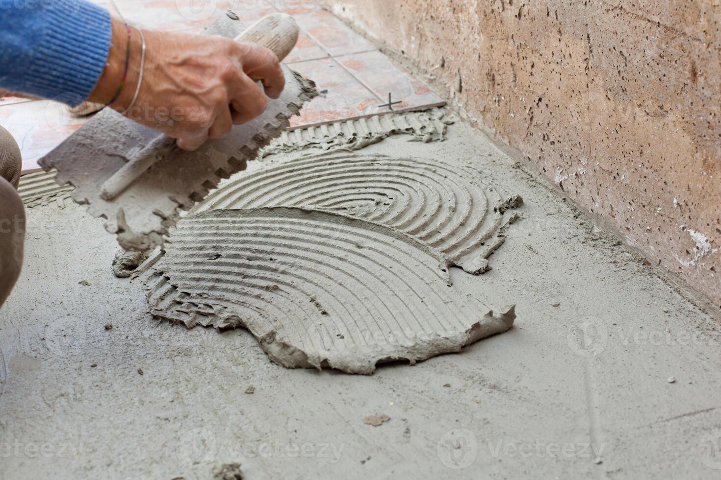 Tiler works with flooring. photo