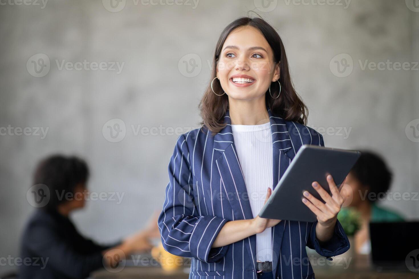 Diverse professionals collaborate in a contemporary office setting, discussing strategies and sharing ideas. A confident team leader presents insights to foster teamwork and drive success. photo