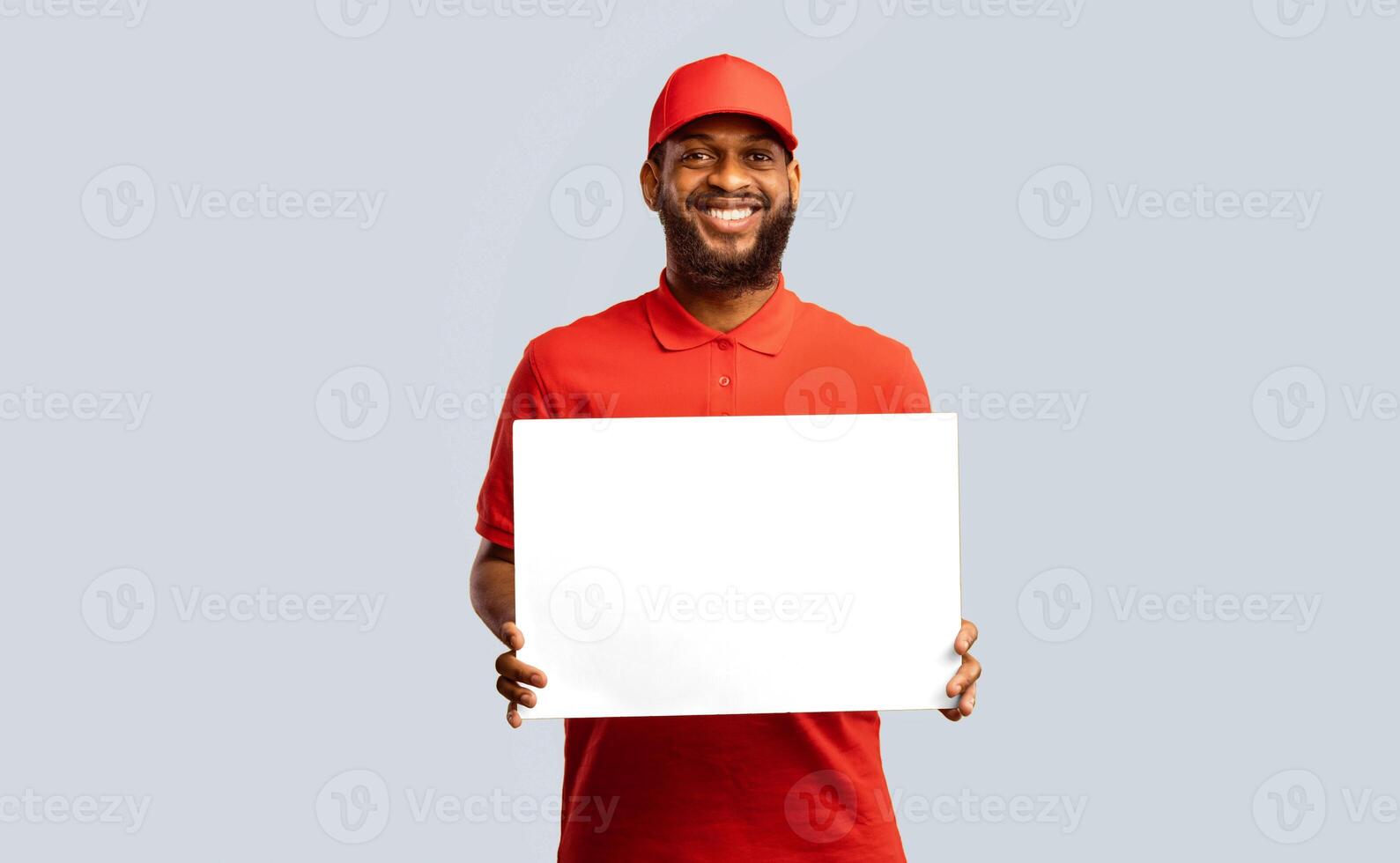 negro mensajero hombre publicidad entrega Servicio demostración blanco blanco póster para texto en pie terminado amarillo antecedentes. estudio disparo, Bosquejo foto