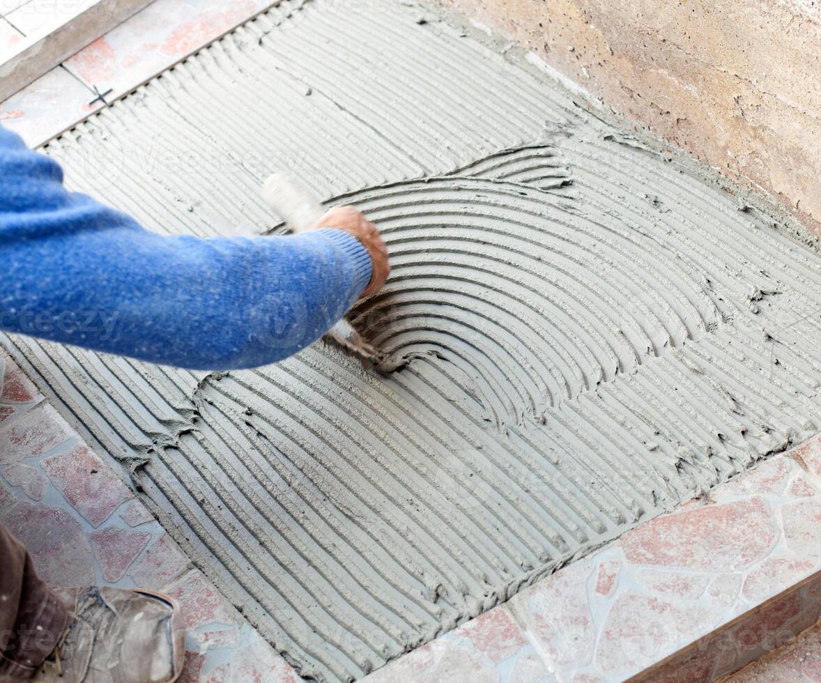 Tiler to work with tile flooring photo