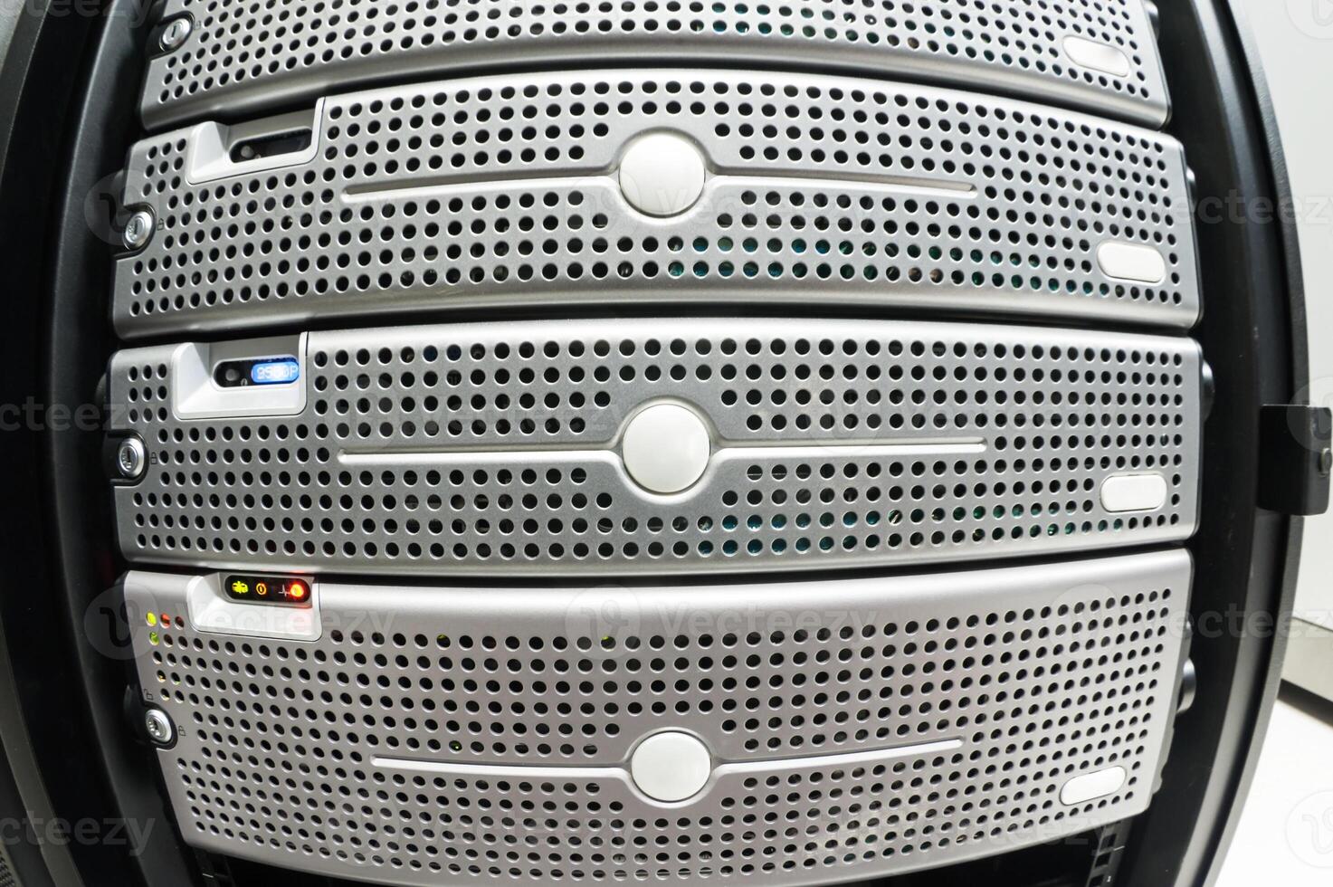 server computer should be high performance, stable, able to serve a large photo