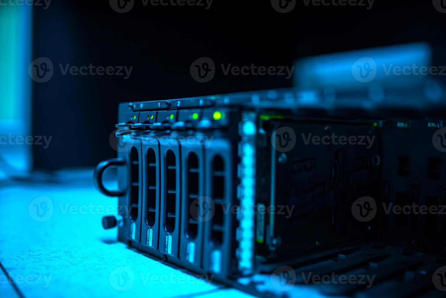 server computer should be high performance, stable, able to serve a large photo