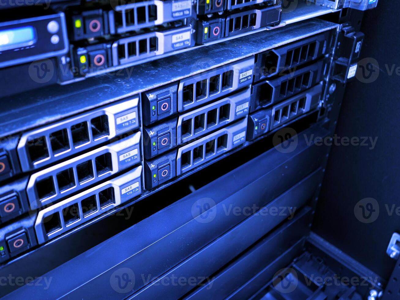 server computer should be high performance, stable, able to serve a large photo