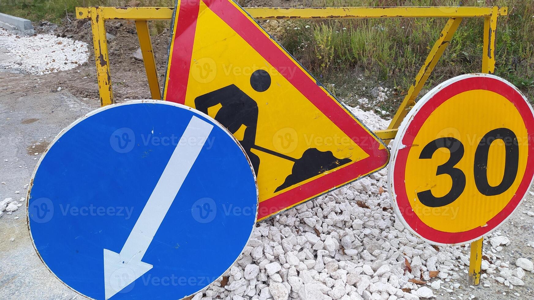 Traffic Signs in Construction Zones A Guide to Safety and Navigation at These Sites photo