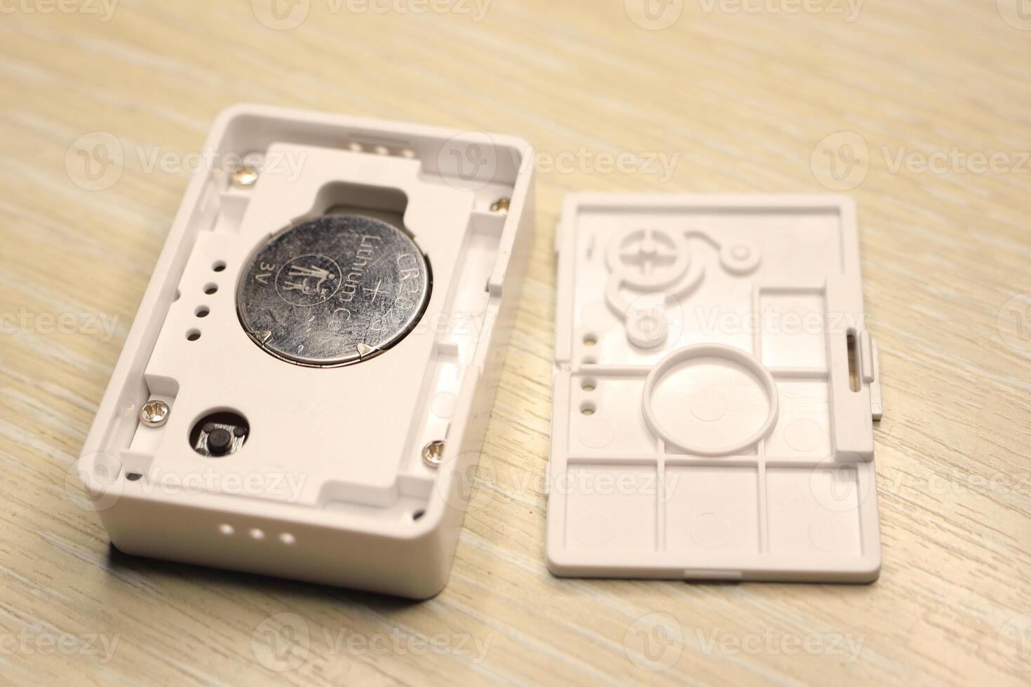 Carefully open the case of the electronic device while ensuring to check the battery compartment photo