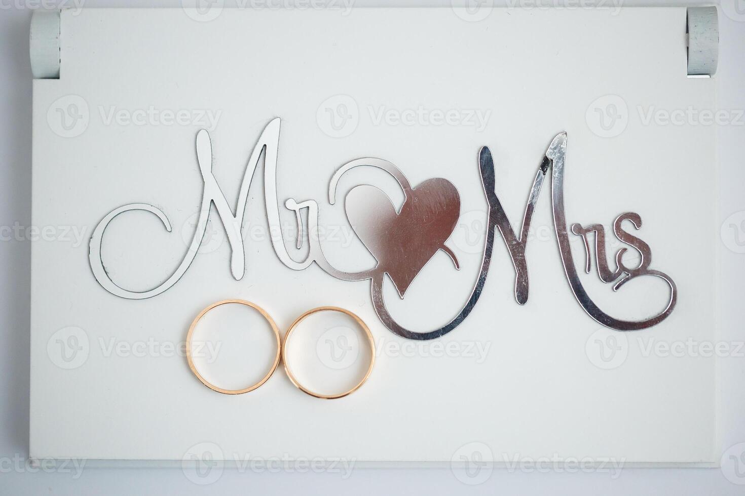 Gold wedding rings for newlyweds. Precious wedding rings for a couple. photo