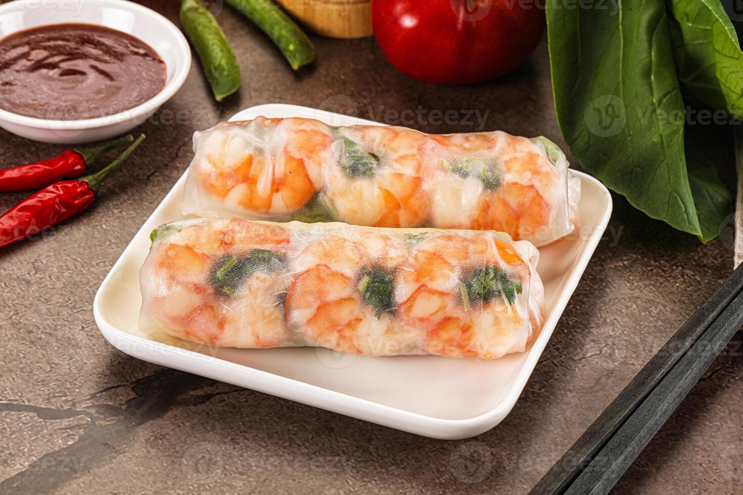 Vietnamese spring roll with prawn photo