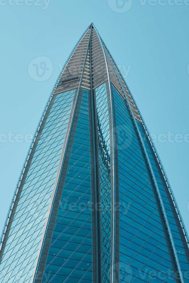 A Modern Skyscraper Soaring High While Pointing to the Sky with Incredible Design photo