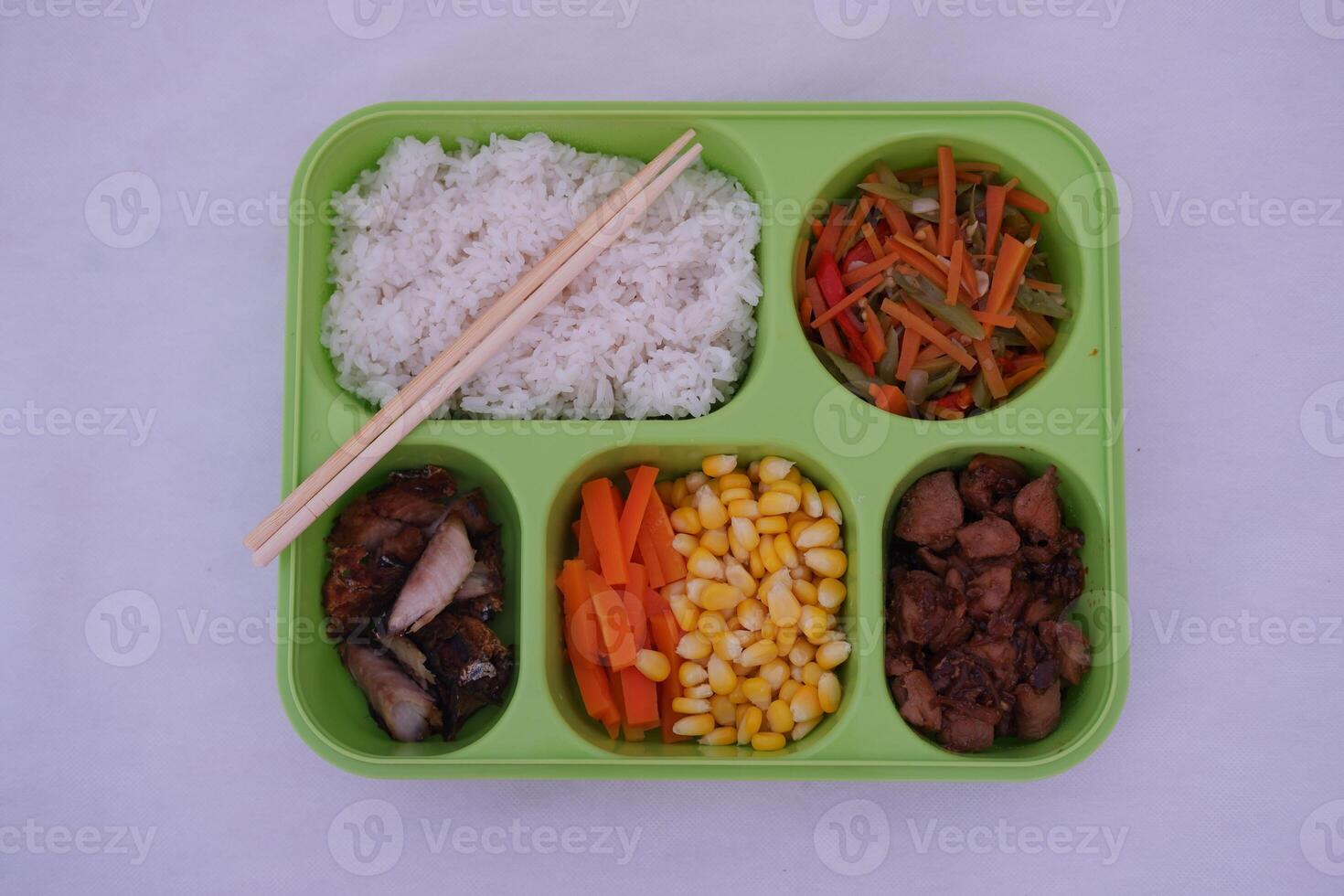 A green tray with five compartments photo