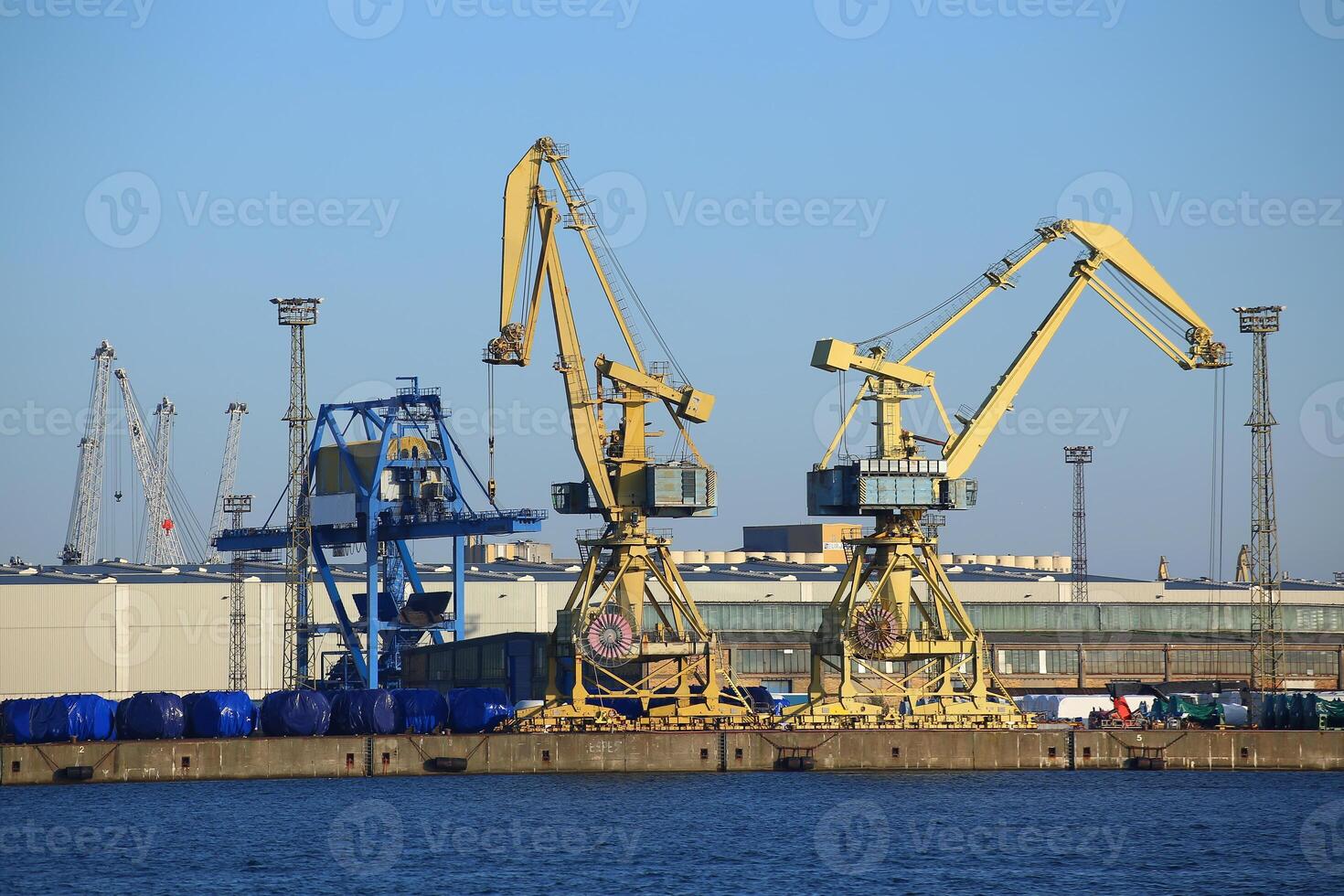 Overhead and level luffing crane at the port of Rostock photo