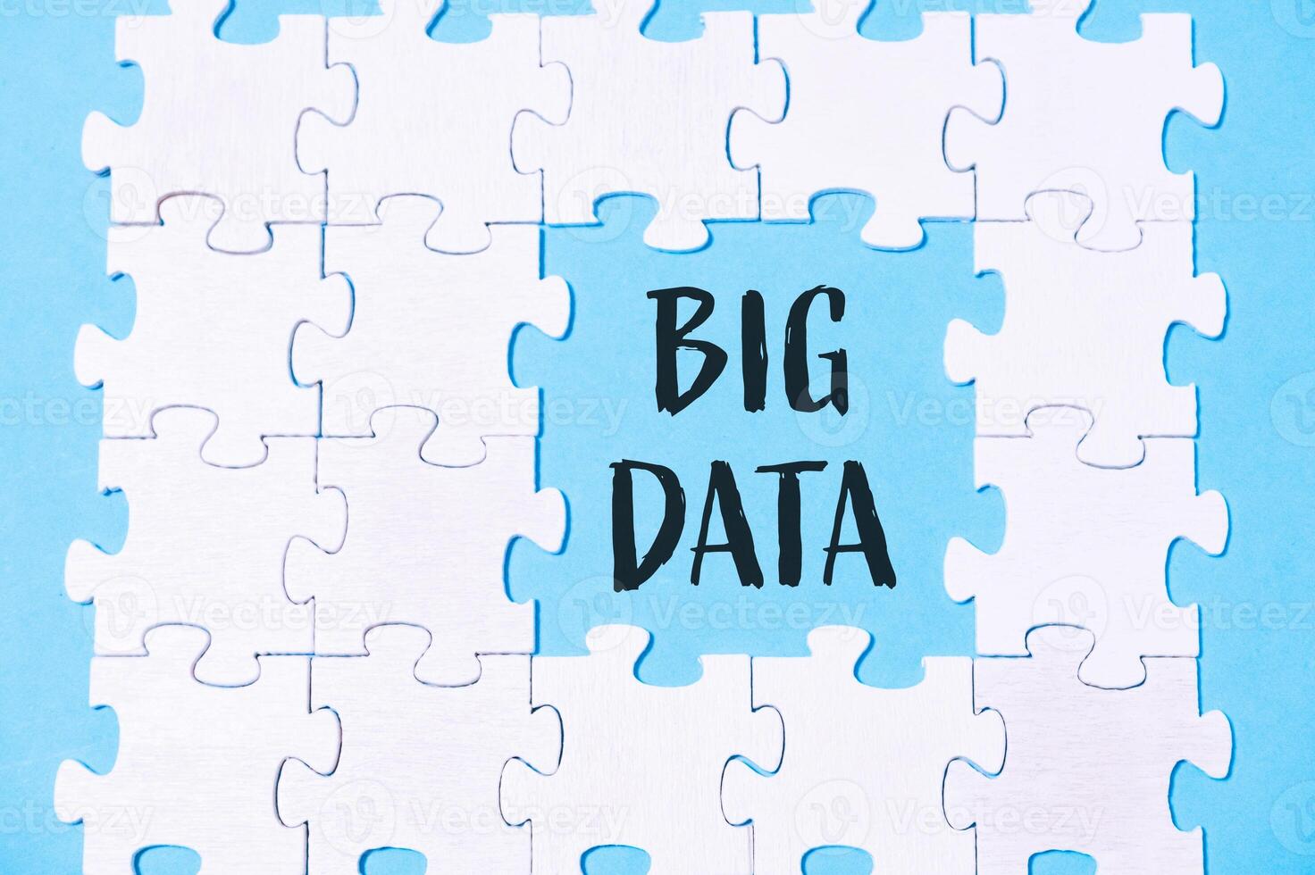 Puzzle with the word Big Data written in the middle photo