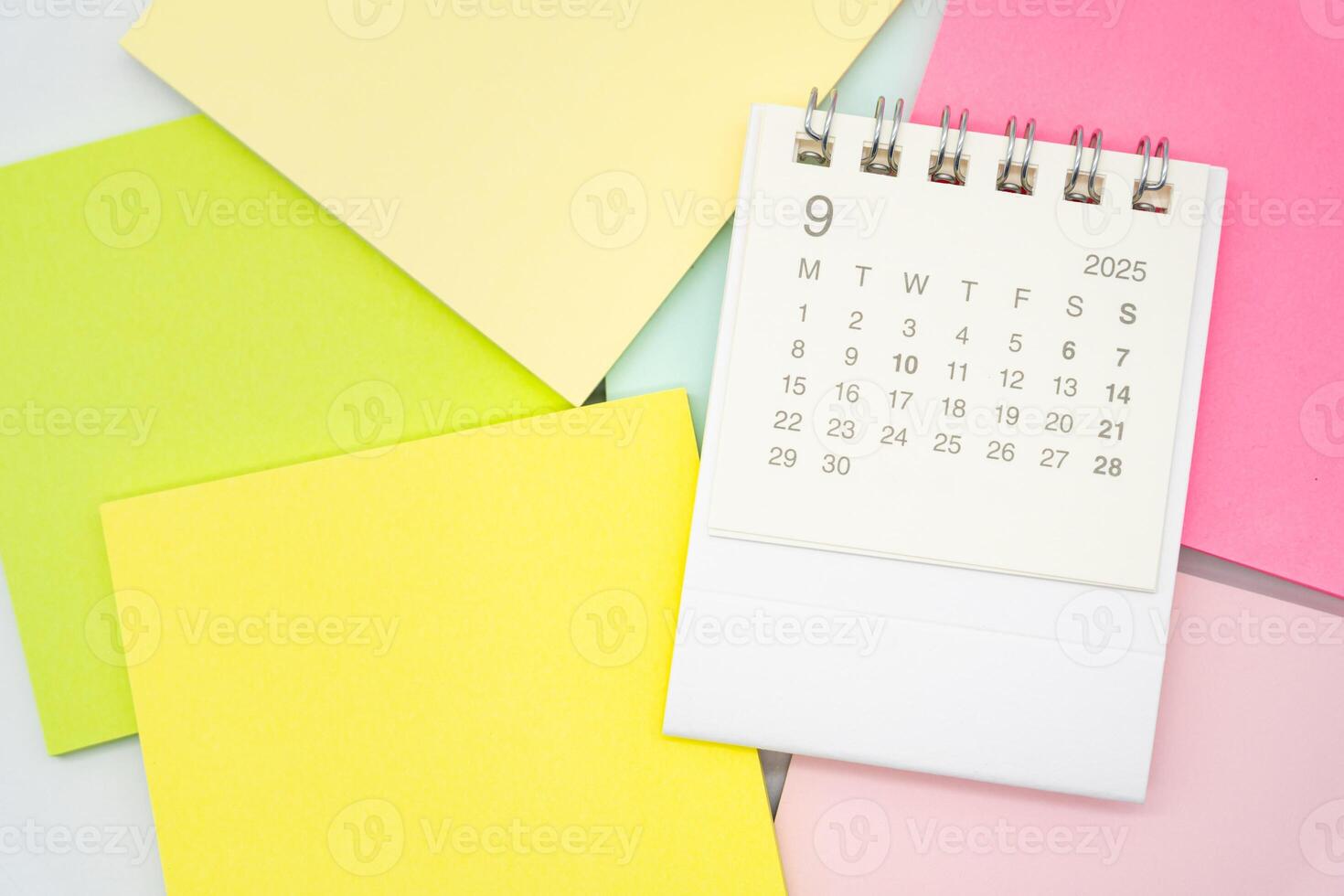 Simple desk calendar for SEPTEMBER 2025 with Sticky note. Calendar concept with copy space. 2025 SEP calendar. photo