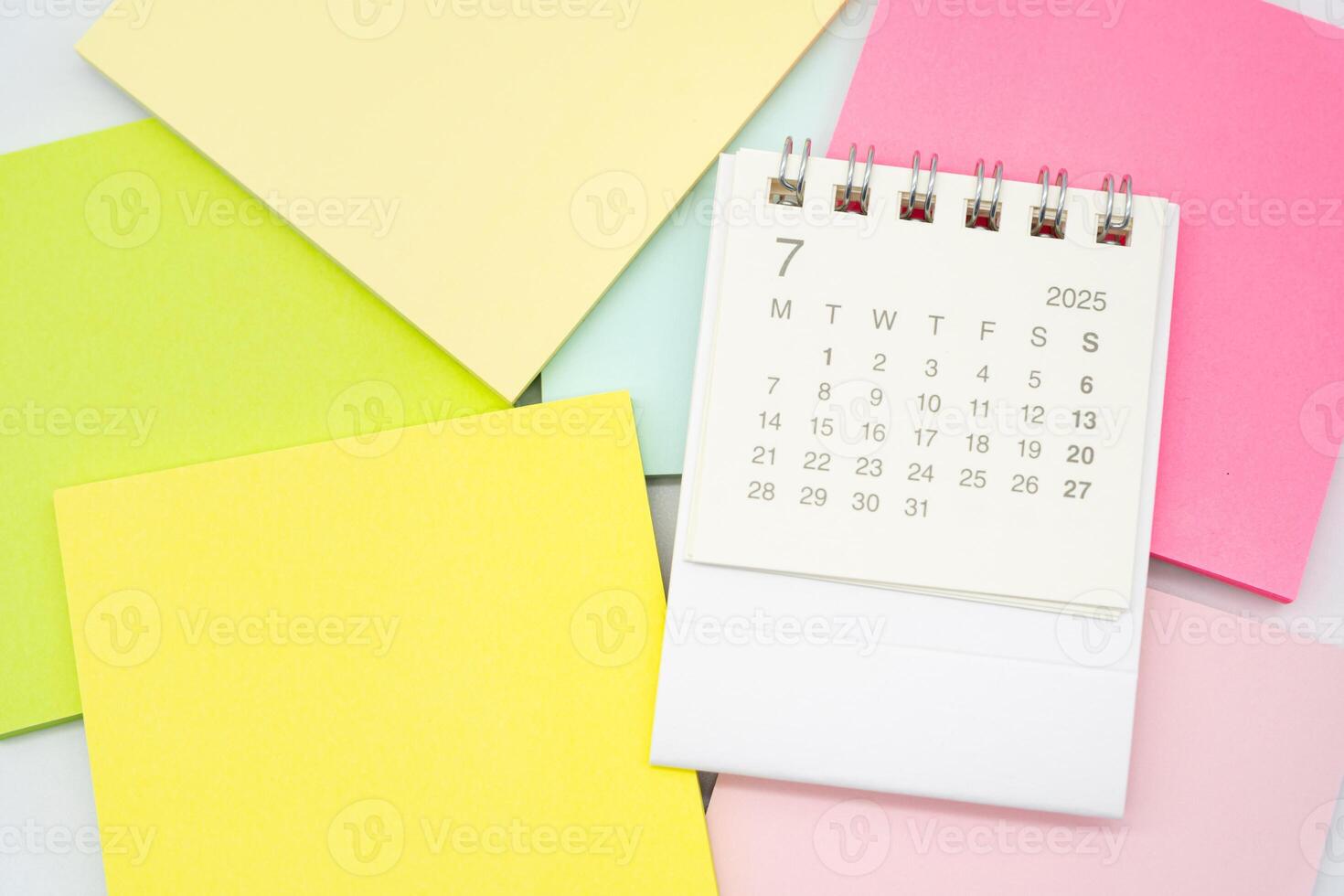 Simple desk calendar for JULY 2025 with Sticky note. Calendar concept with copy space. 2025 JUL calendar. photo