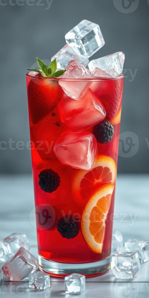 Refreshing summer berry drink with ice and citrus garnishes for a vibrant beverage photo