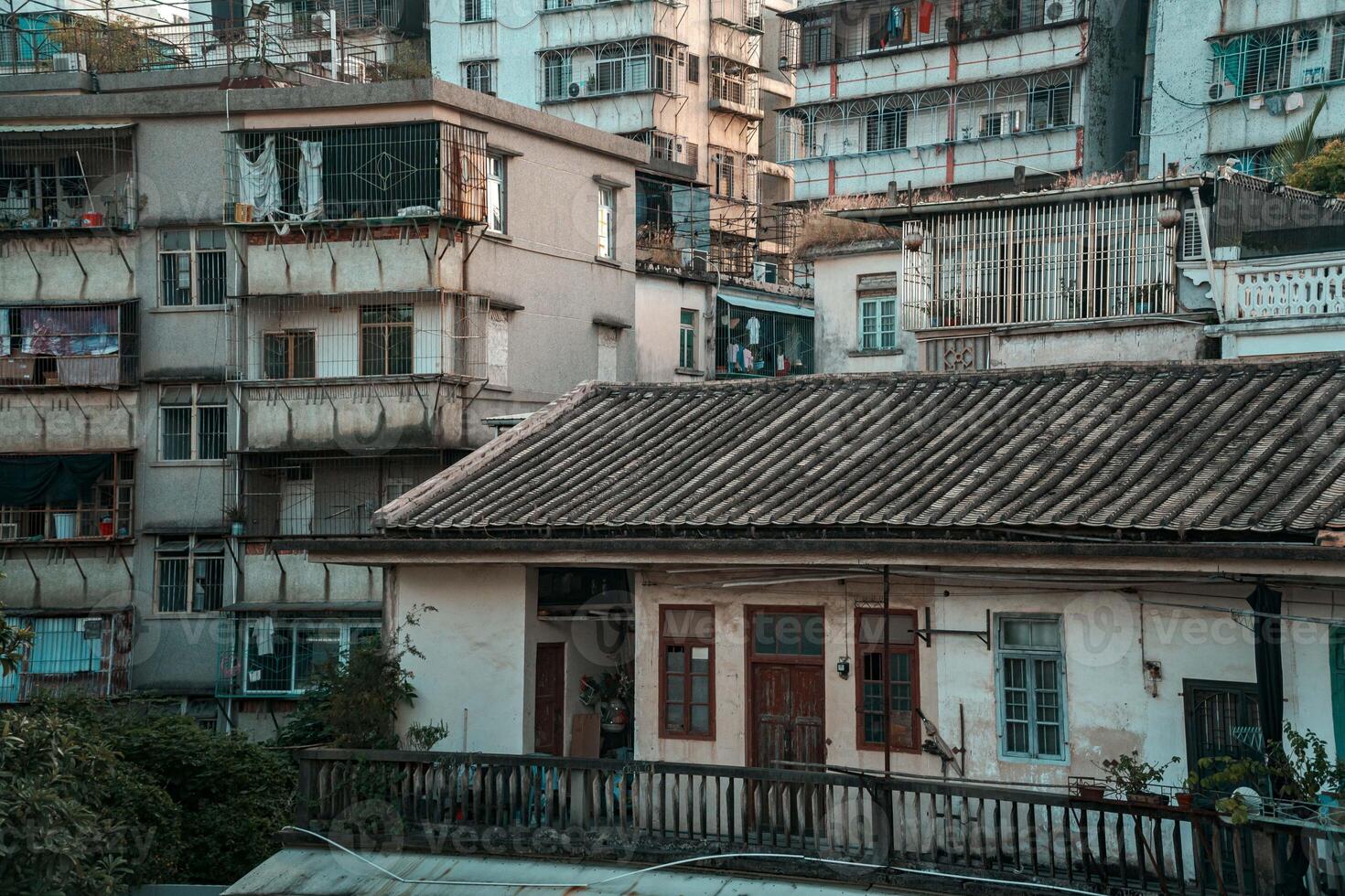 Urban Contrast A Deep Dive into Traditional vs Modern Architecture in a Busy City photo