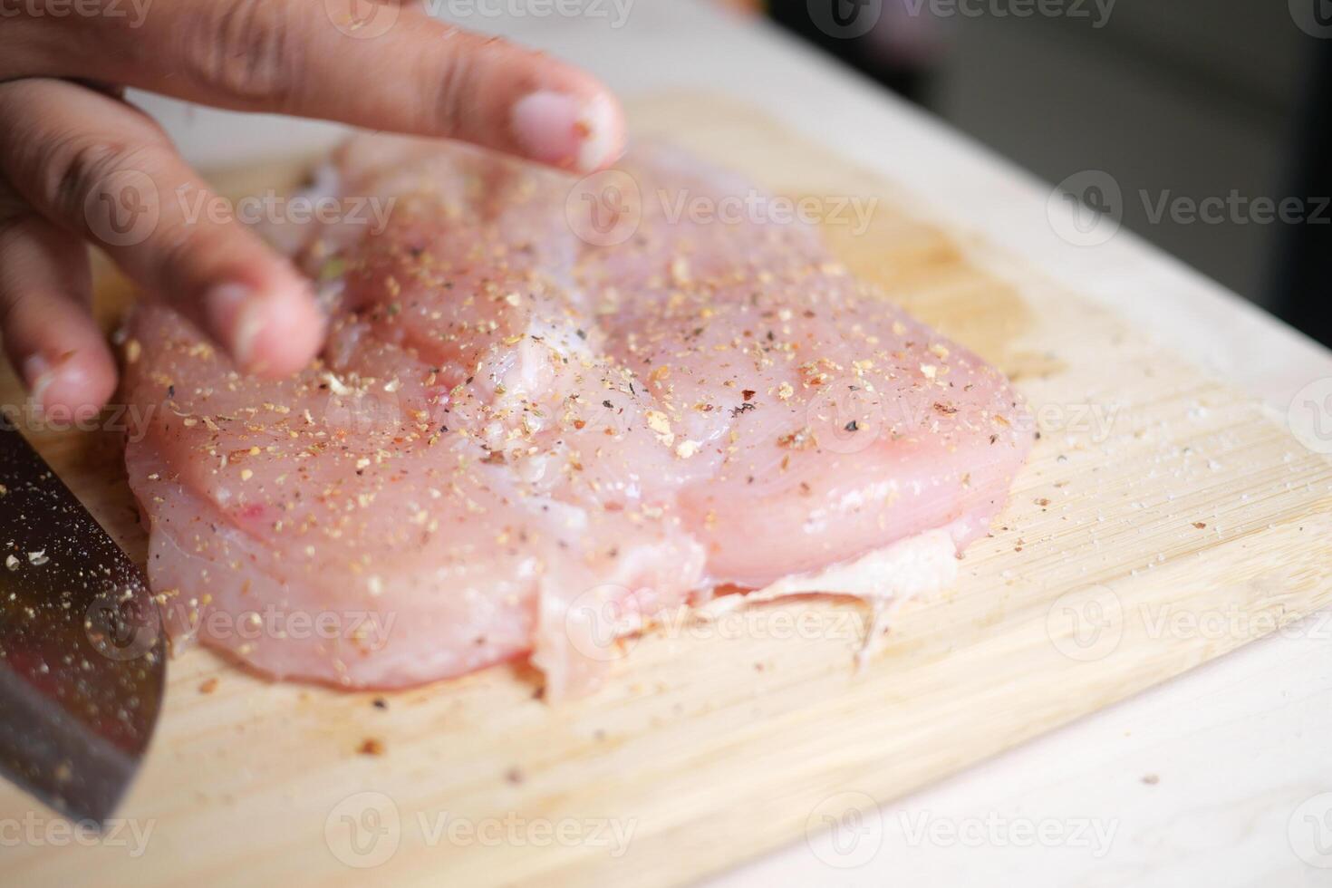 How to Properly Prepare Chicken Breast Before Cooking for a Delicious Meal Experience photo