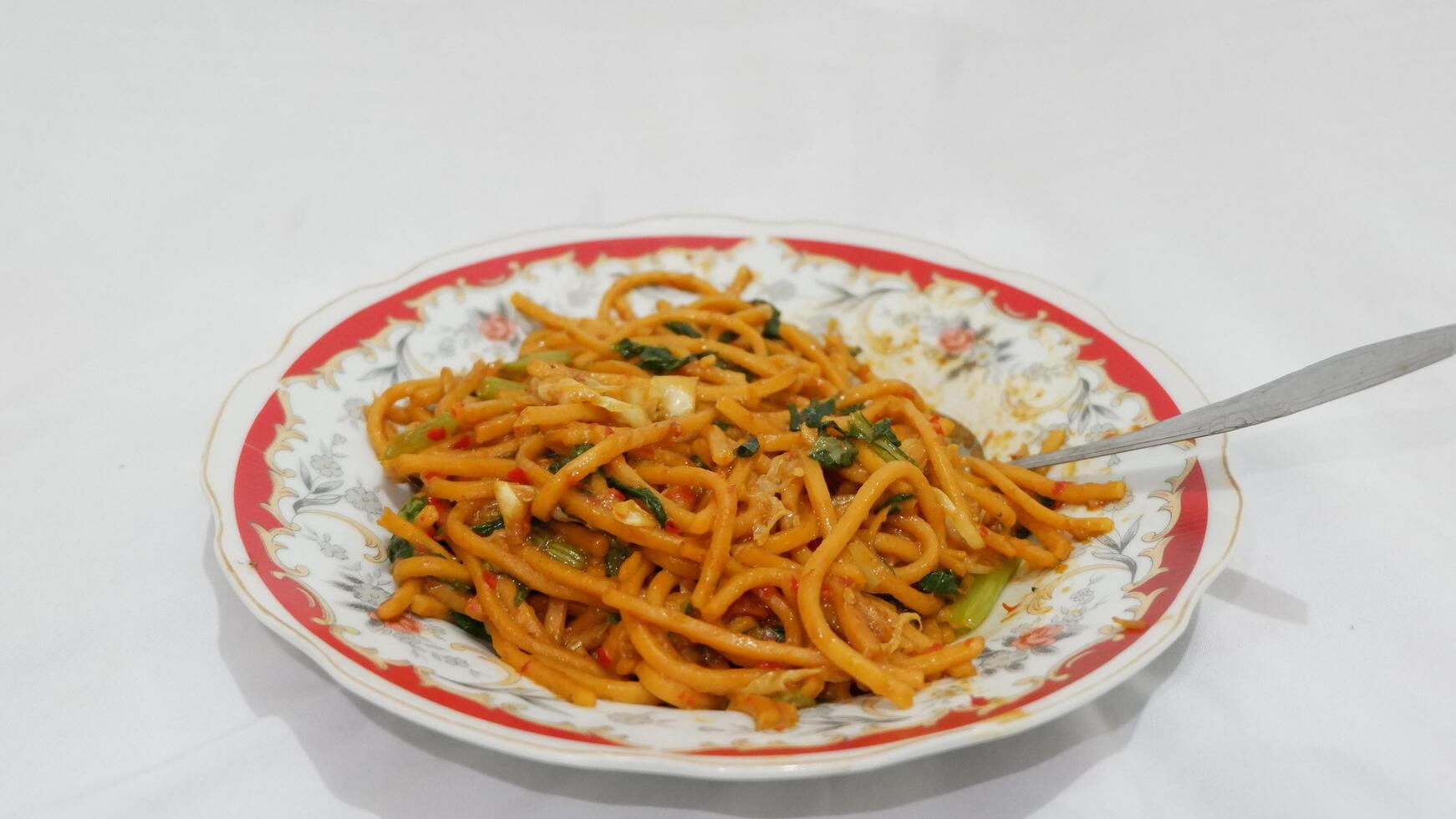 spaghetti with sauce photo