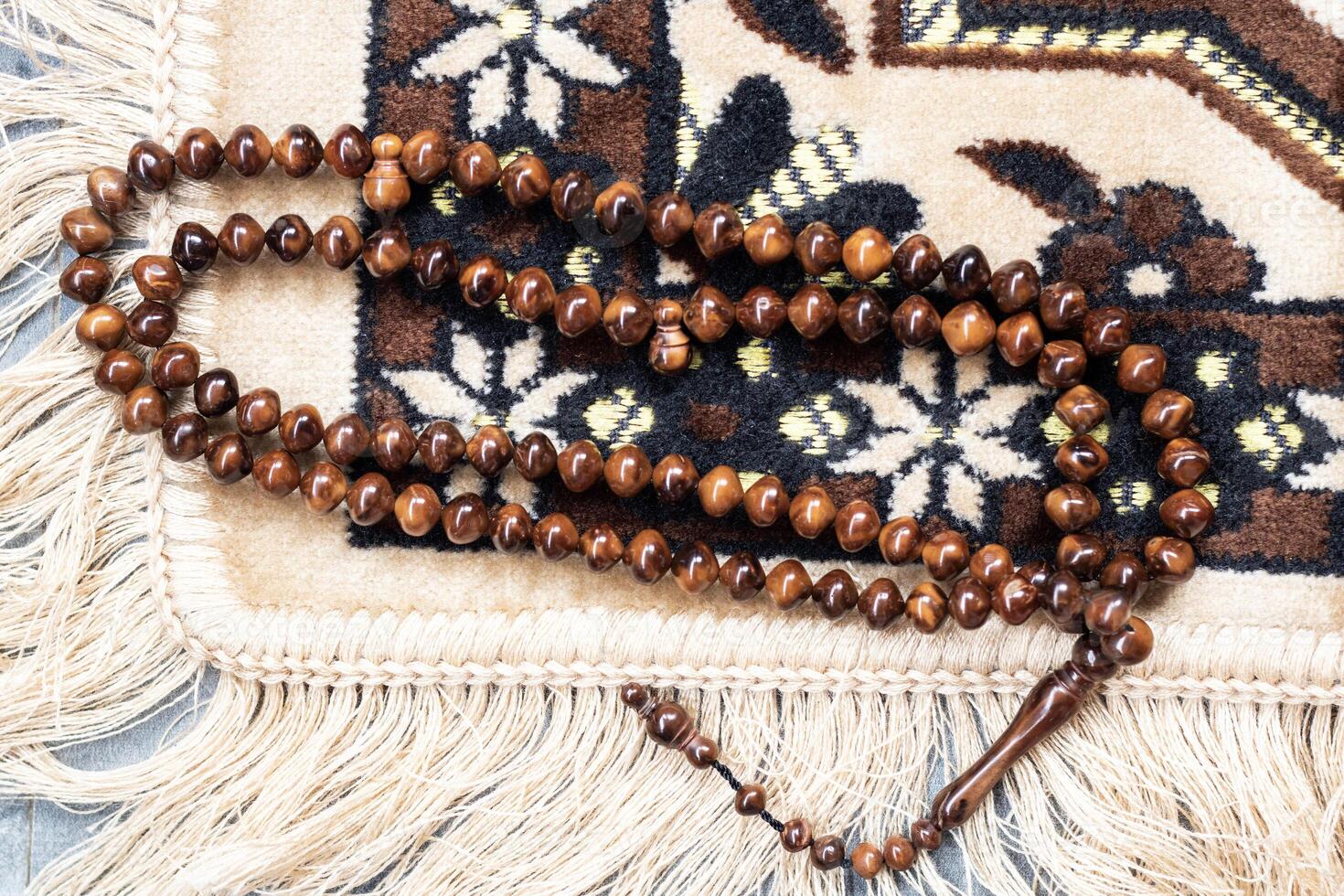 Prayer bread or Islamic tasbih.debgan prayer mat background Suitable as a background for design concepts with the theme of Ramadan or other Islamic religious events. photo