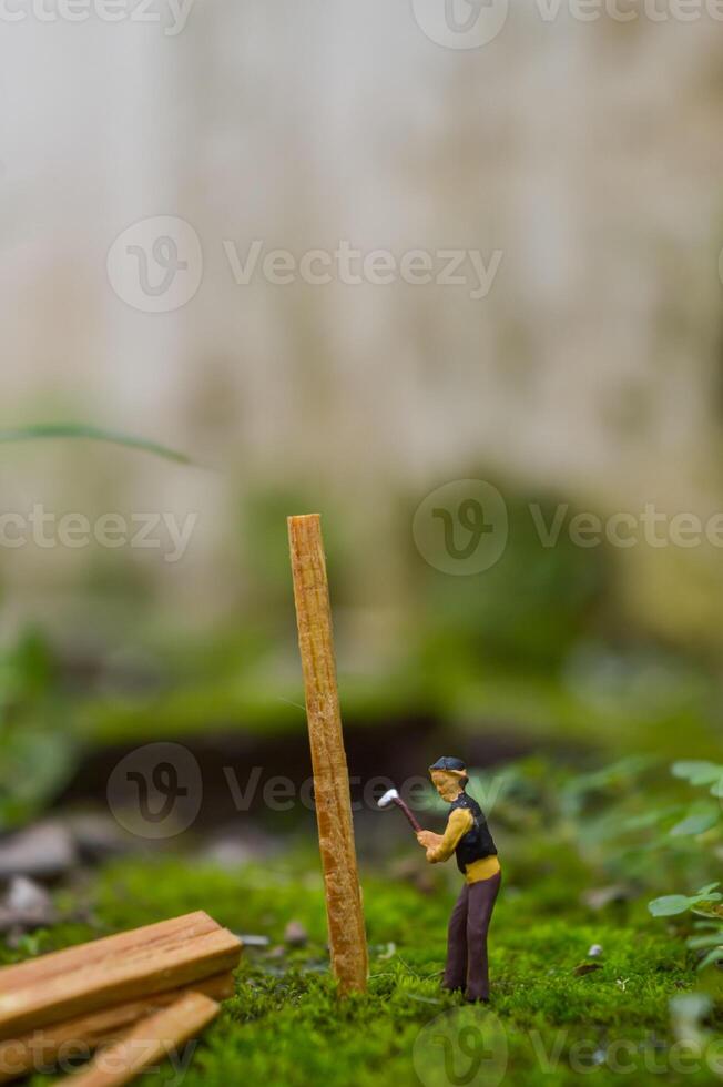 A diorama is a three-dimensional miniature depicting a particular scene or scene. A diorama depicting someone cutting wood. photo