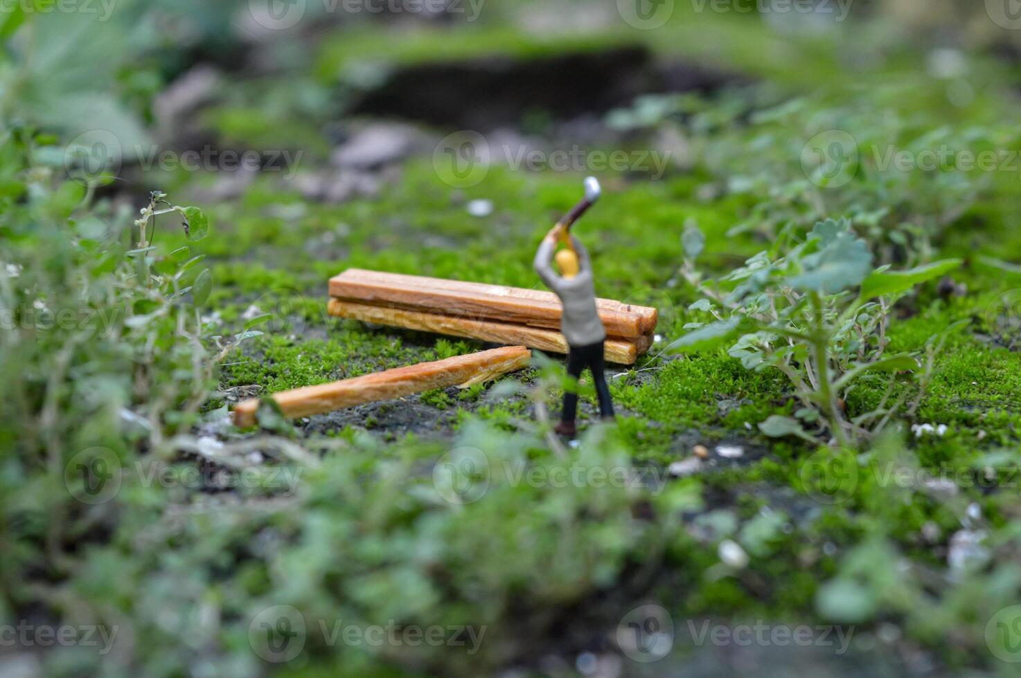 A diorama is a three-dimensional miniature depicting a particular scene or scene. A diorama depicting someone cutting wood. photo