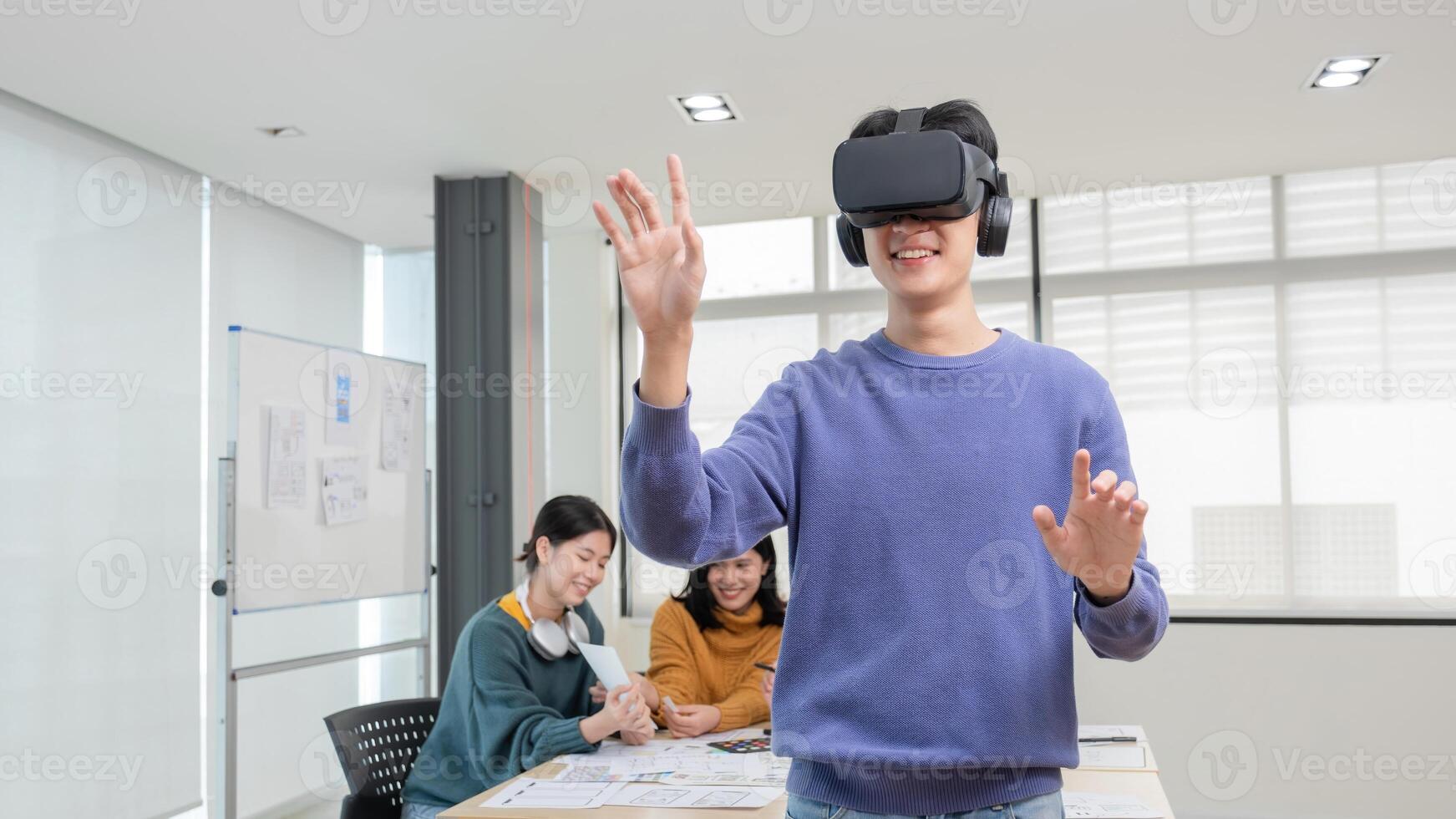 The program developer team held a brainstorming meeting to design and develop software for smart VR glasses that is in the process of updating the system. photo