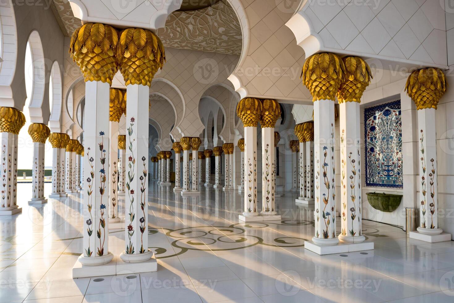 Sheikh Zayed White Mosque in Abu Dhabi, UAE photo