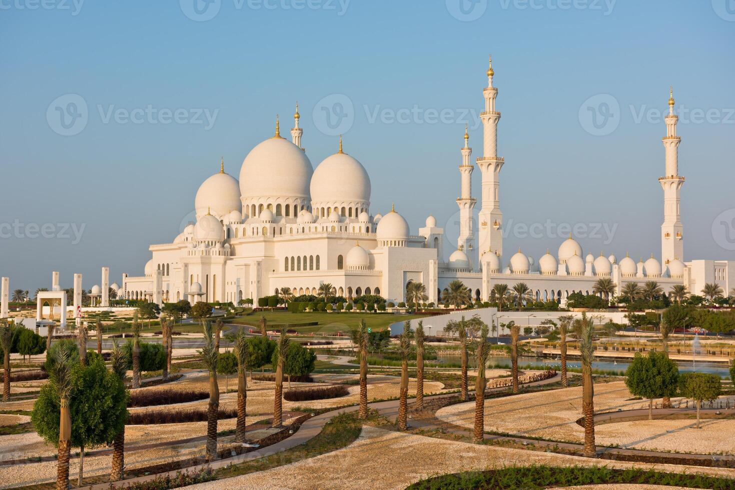 Sheikh Zayed White Mosque in Abu Dhabi, UAE photo