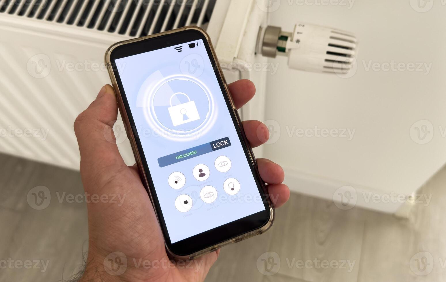Application for managing connected thermostatic heads. The app indicates the name of each room with a thermostat, in French, such as the kitchen, bedroom... photo