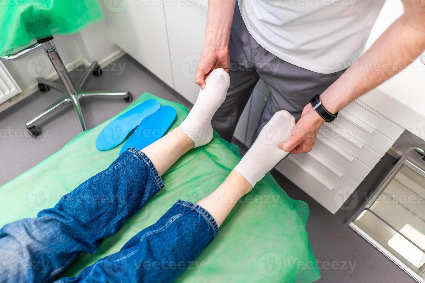 Orthopedic insole. The orthopedist works with the patient. Orthopedic clinic. Choice of insoles in an orthopedic clinic. The orthopedist offers the insole to the patient Foot care photo