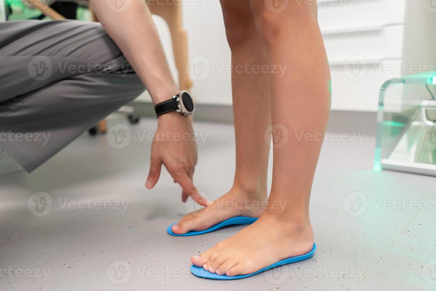 Orthopedic insole. The orthopedist works with the patient. Orthopedic clinic. Choice of insoles in an orthopedic clinic. The orthopedist offers the insole to the patient Foot care photo